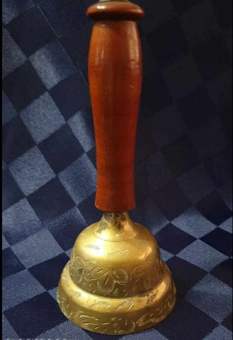 Бронзов далекоглед и Бронзови  камбани  ,звънци  с ръкохватка- 2 броя