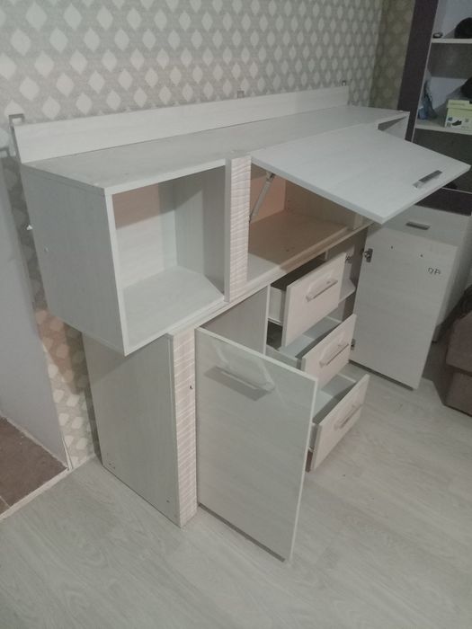 Продам два шкавчика можно отдельно  купить