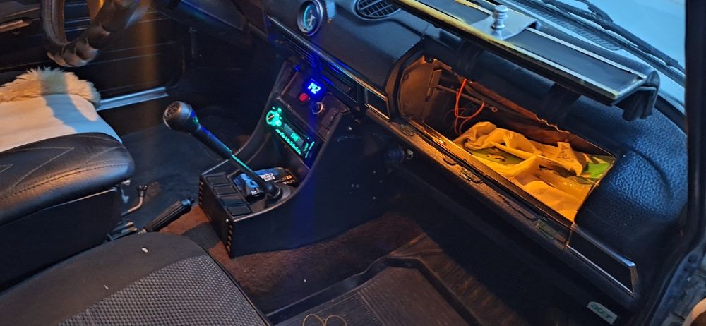 ВАЗ 2106  в идеале многие детали, обшивка салона ещё заводской