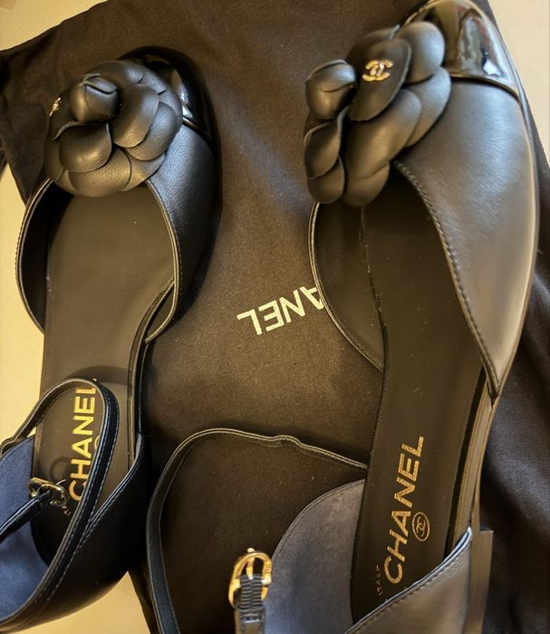 Шанел 39 номер, но са леко стеснени и отговарят на 38/5