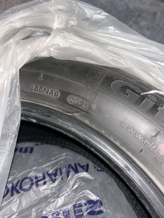 Продам комлпект новых шин .