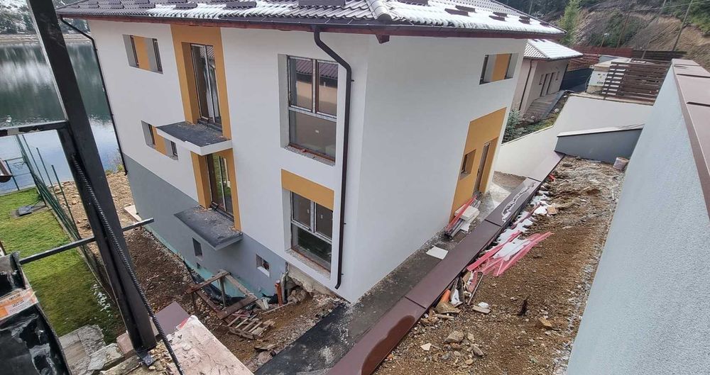 Vindem cabana pe malul Lacului Belis