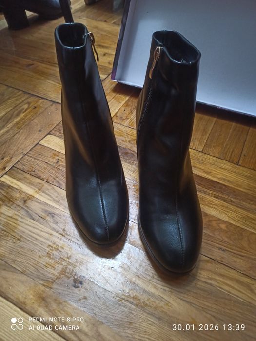 Продам женские сапожки