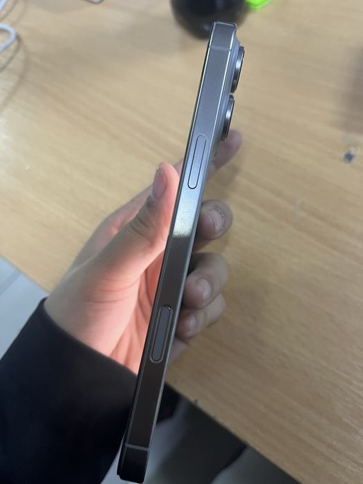Продаю Iphone 16 pro max 256гб