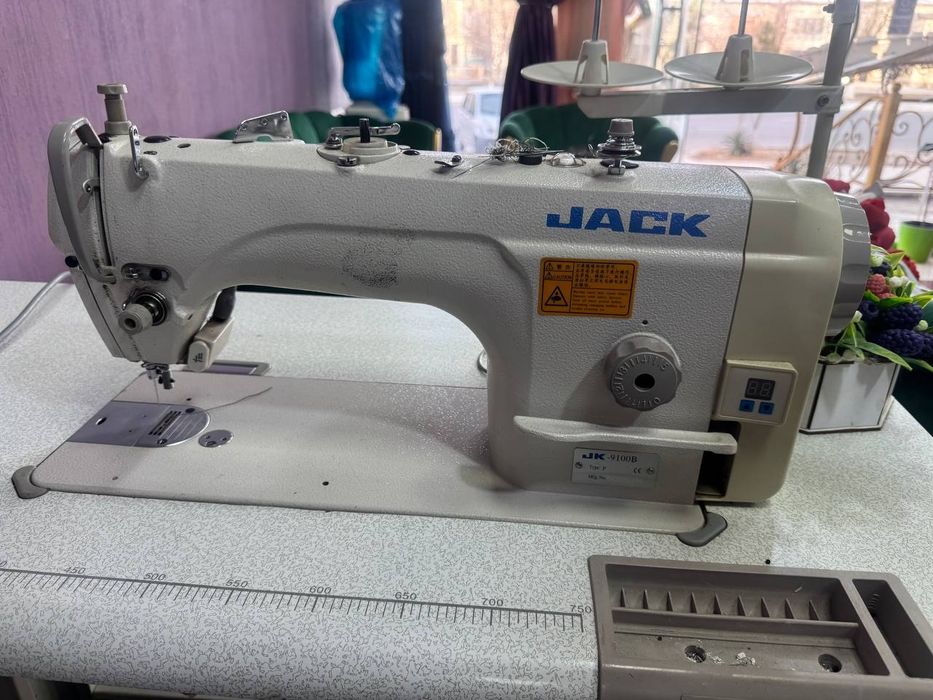 Швейная машина в хорошем качестве