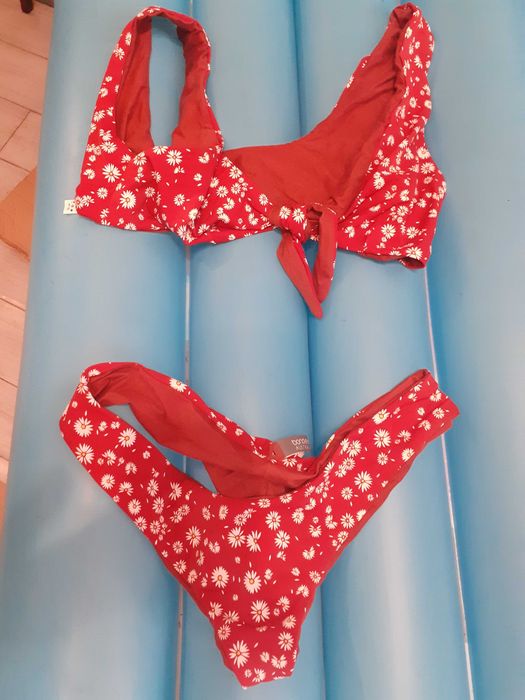 ПРОДАВАМ детски бански за момиче