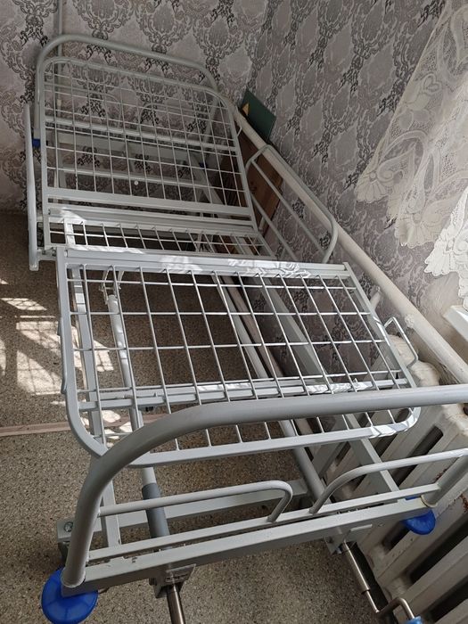 Медицинская кровать