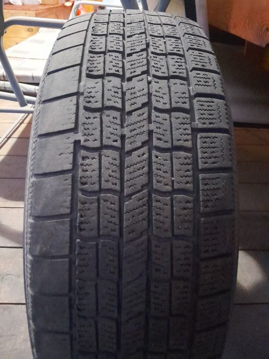 Резина 215×70×16 одна 10 тысяч.