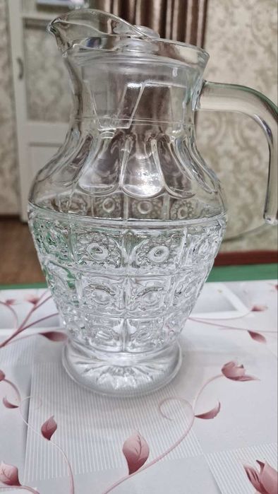 Стеклянный графин