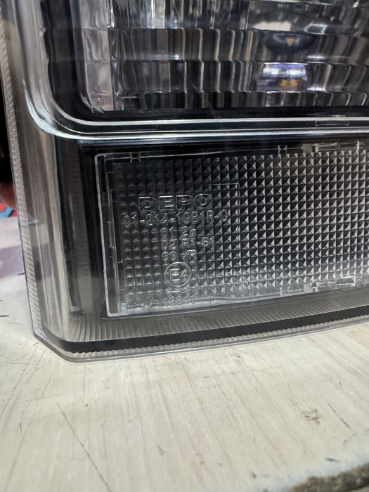 Задние стопы Паджеро 4 3х дверный