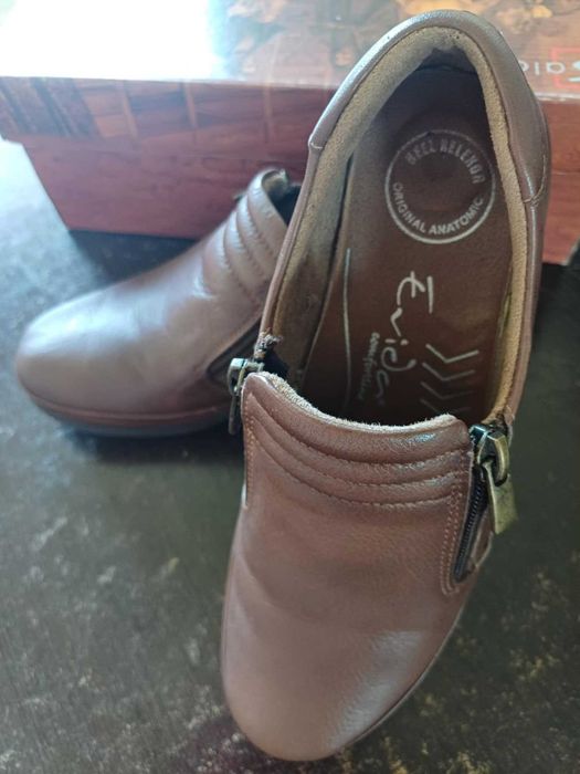 Pantofi foarte comozi, din piele