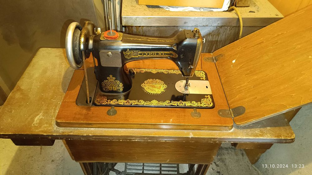 Продавам крачна шевна машина Typical