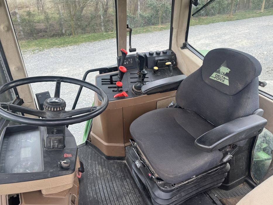 John Deere. 6800 cu incarcator frontal