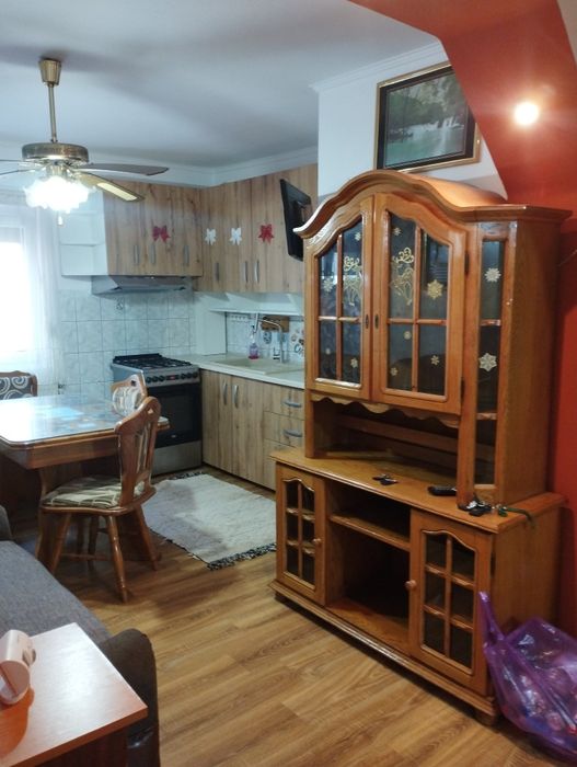 Închiriez apartament 3 camere