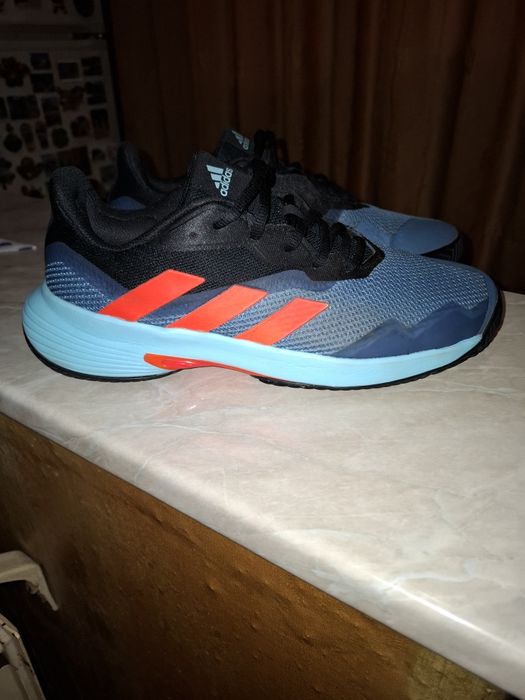 Маратонки Adidas номер 42 2/3