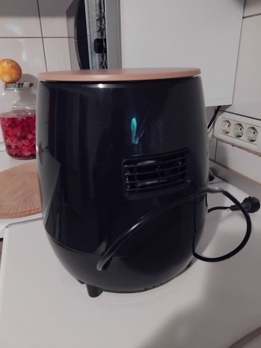 Airfryer(Friptoză pe aer cald)