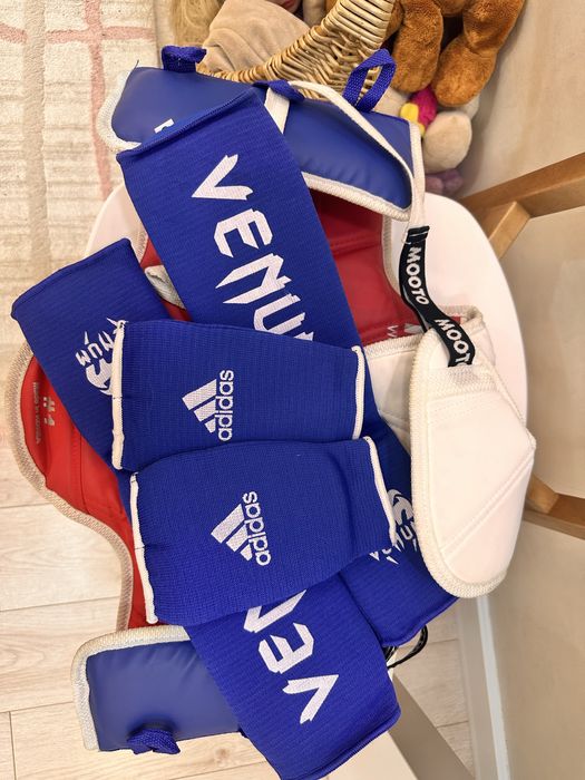 Защита и шлем для единоборств