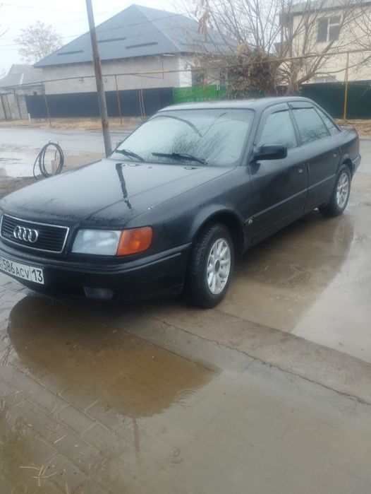 Ауди 100 С4 қара түсті