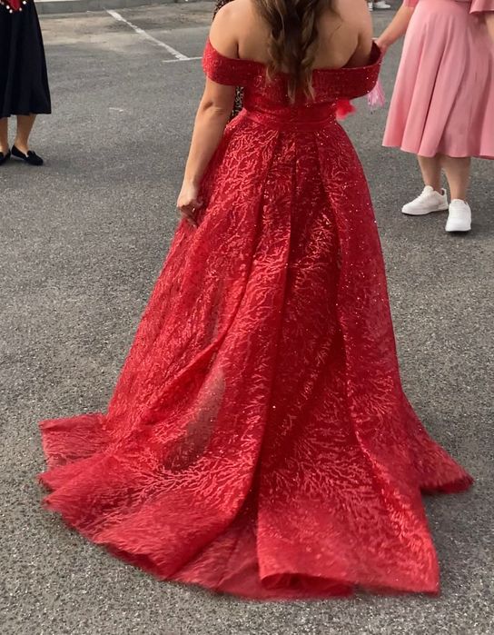 Рокля за повод къна