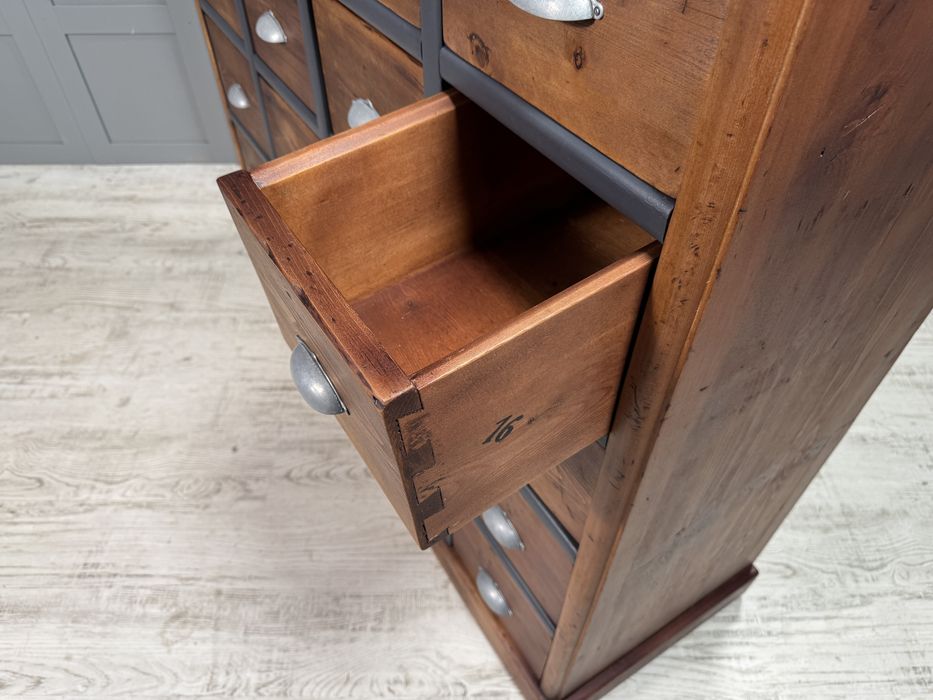 Български индустриален шкаф Р447