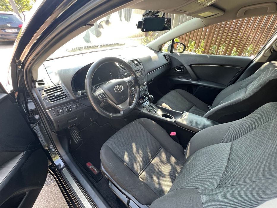 Toyota avensis automată