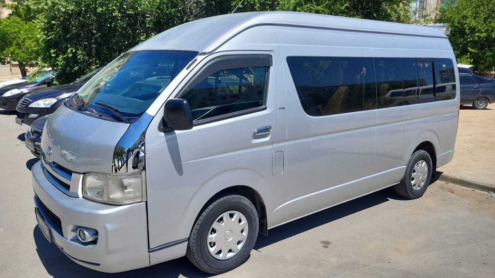 Минивен Микроавтобус Toyota Hiace с водителем