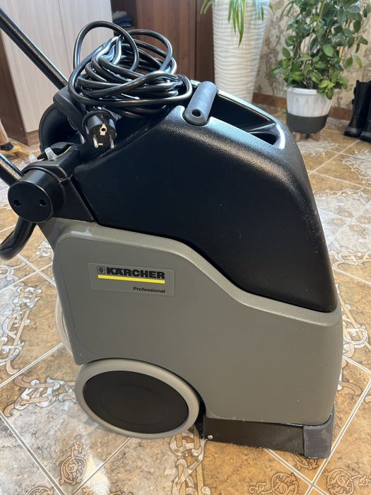 Продам Коврочистку Карчер