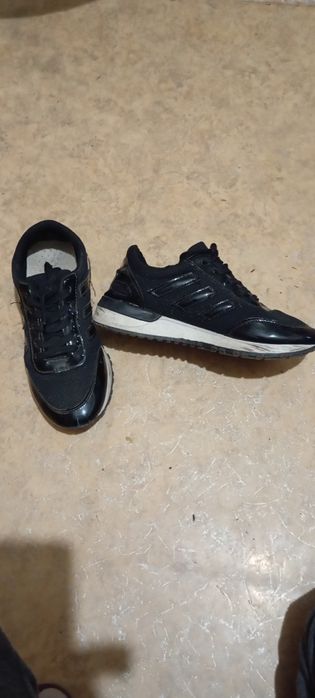 Кроссовки женские