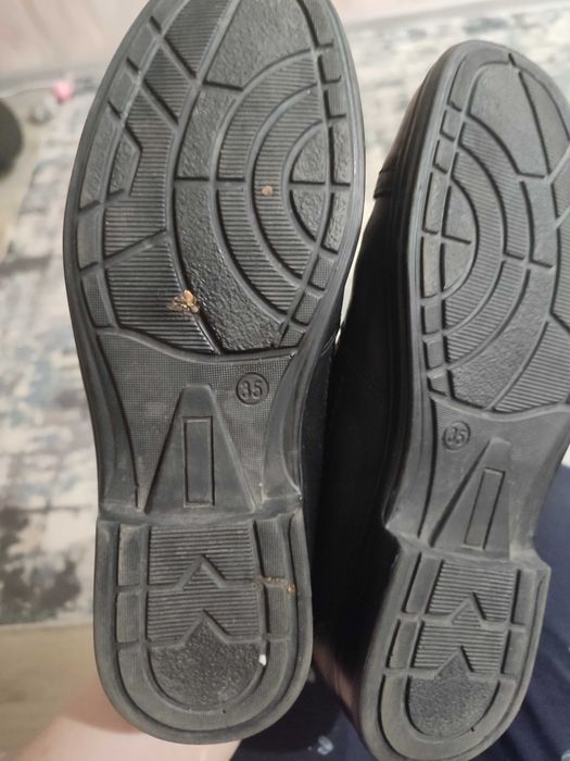 Продам туфли для мальчика 34