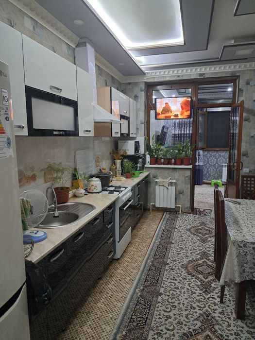 Квартира сотилади 100кв 3 хона.евро ремонт .жихозлари билан.