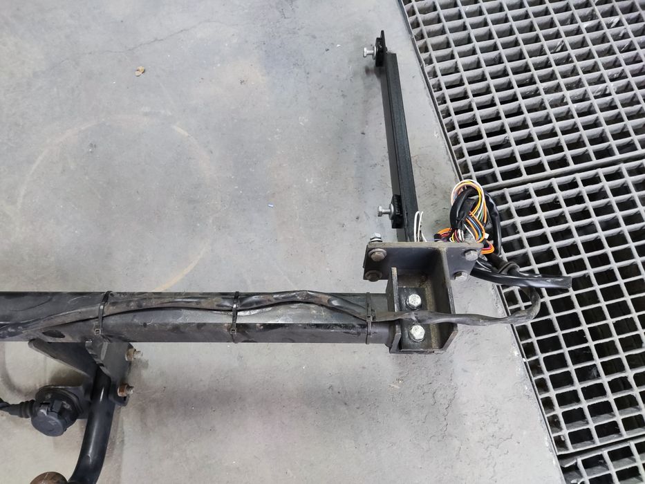 Теглич за Мерцедес Е класа W212 седан