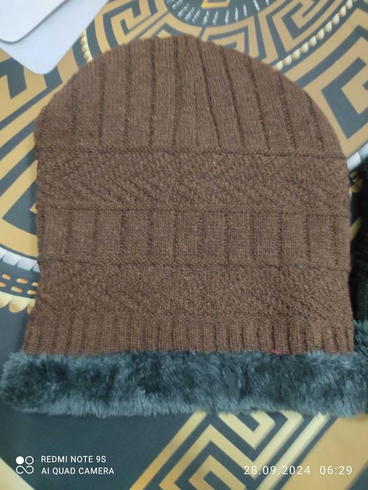 Продажа шапок, утеплённых.