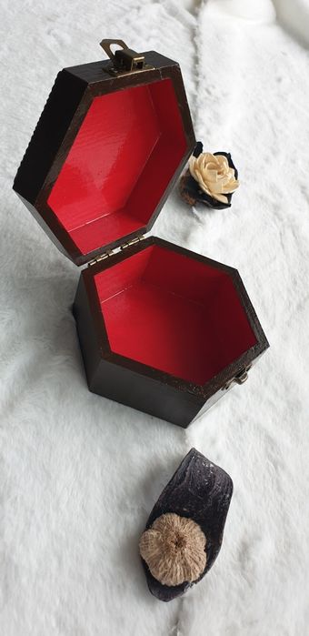 Ръчно рисувана кутия