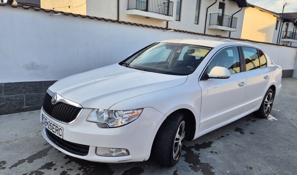 SKODA Superb 2012 — imagine 2