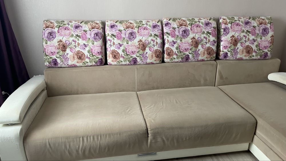 Диван бежевая б/у