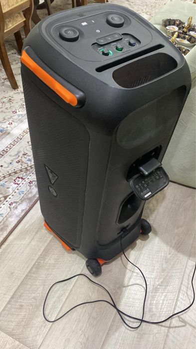 Продам колонку JBL Party Box 710