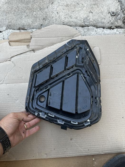 Grilă stânga bară față audi Q3.(83A).S linne.cod:83A807681.D.