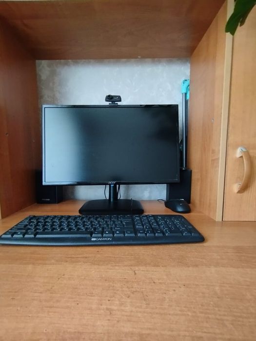 Продам компьютер и стол