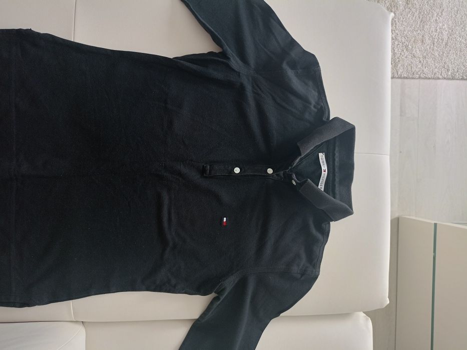 Vând tricou dama Tommy Hilfiger,cu mânecă trei sferturi, produs că nou