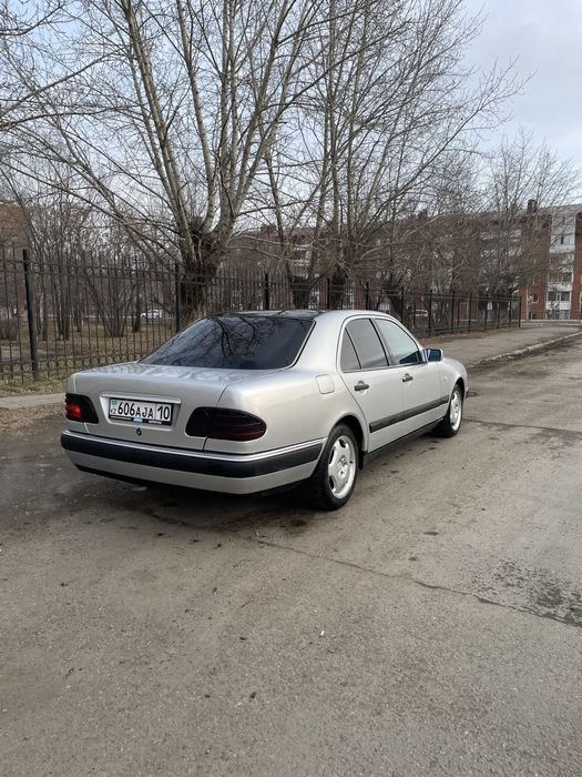 Продам мерс 210 автомат