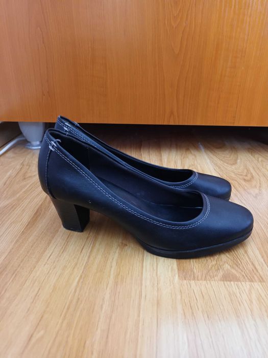 Дамски затворени обувки