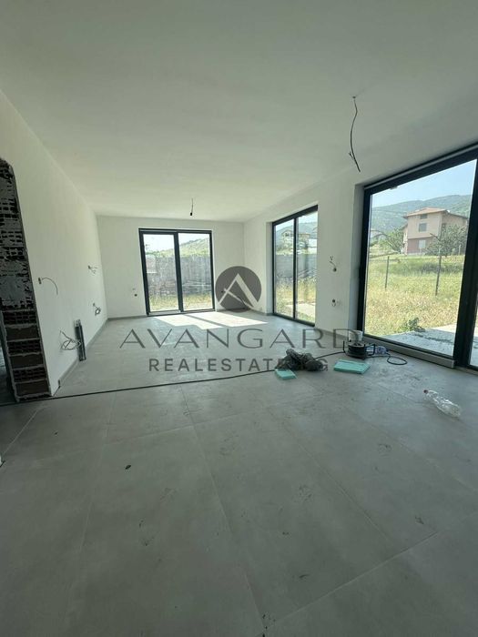 Продава се Къща в с. Марково, Област Пловдив - 187 кв.м за 1763 €/кв.м - Снимка #2