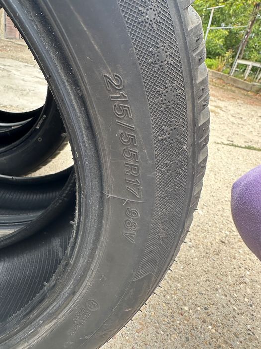 Продавам гуми карани един сезон, с размер  на грайфера 7-7,5 мм.