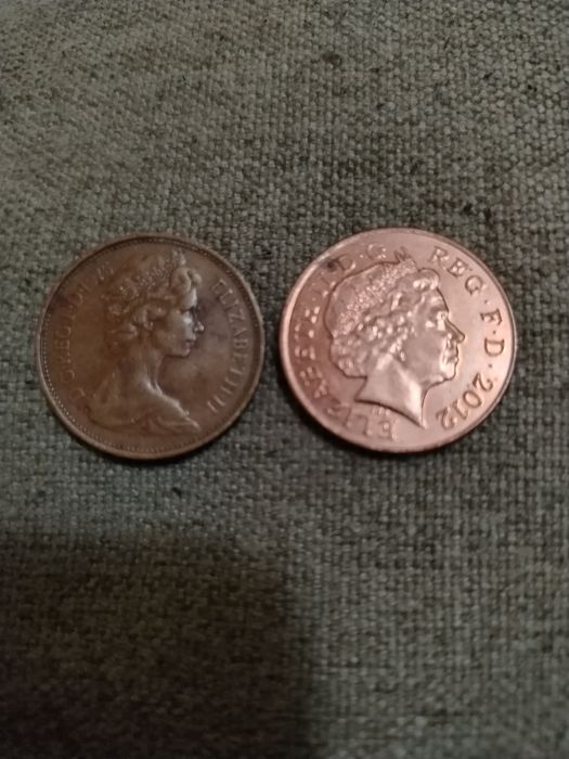 1975  ELIZABETH II, and new pence 2012 coin original