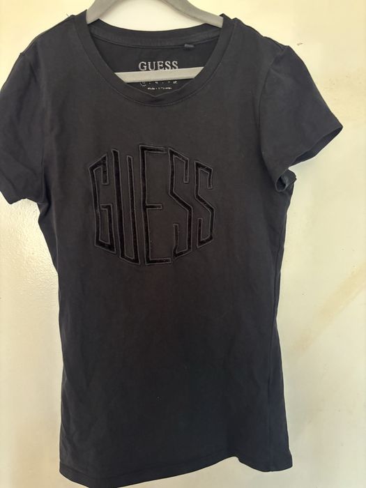 Тениска Guess.