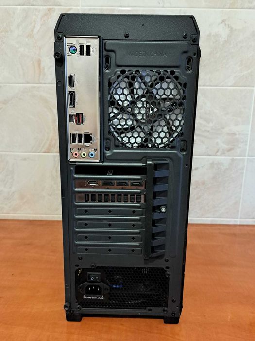 PC Gaming - Intel I5 12400F, 16 GB DDR4, RTX 5060 Ti WINDFORCE OC 16 GB, SSD 500 GB