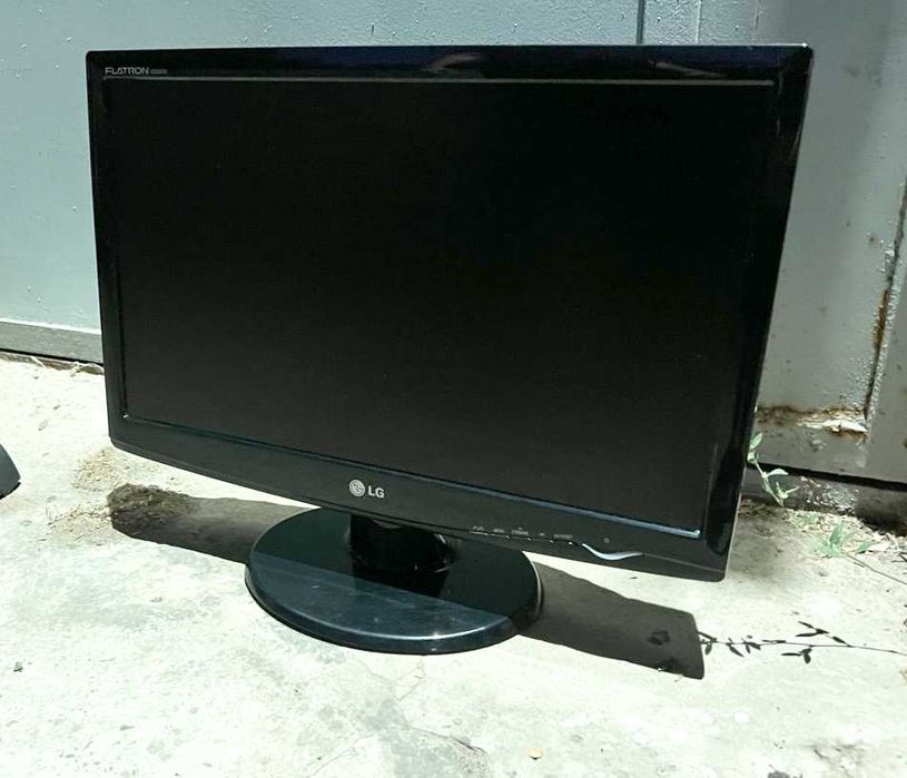 LG manitor 19.  В хорошем состоянии.