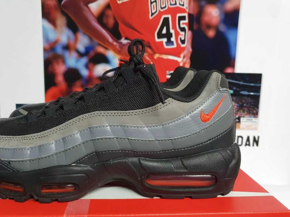 Обувки NIKE / Air Max 95 / Black and Picante Red + КУТИЯ