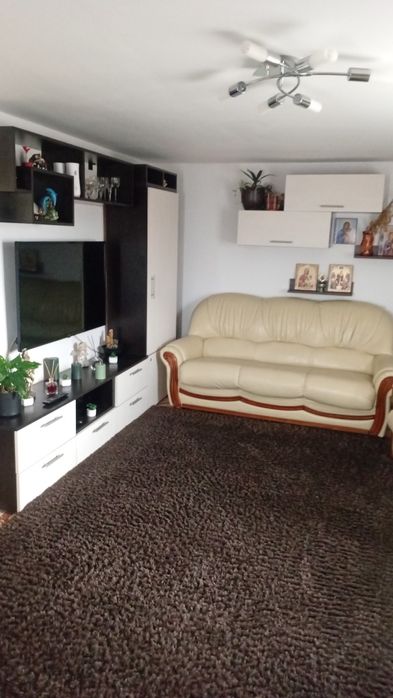 Inchiriez 3 camere vila