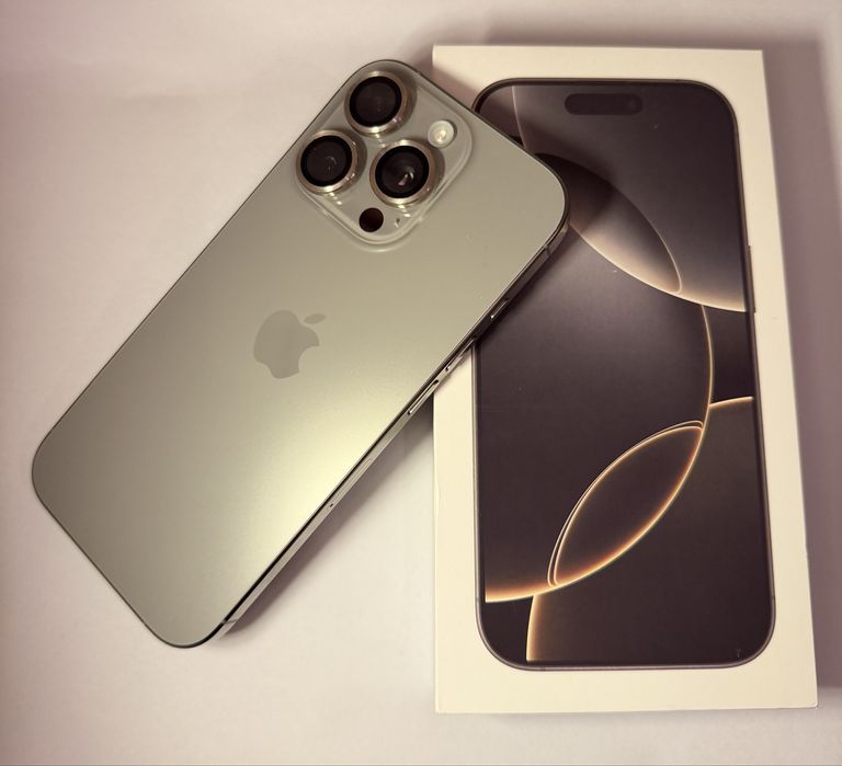 iPhone 16 Pro, 256 GB, Natural Titanium + ПОДАРЪК